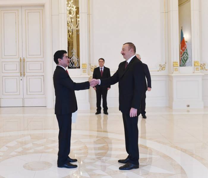 Staatspräsident Ilham Aliyev empfängt neuen Botschafter von Ecuador