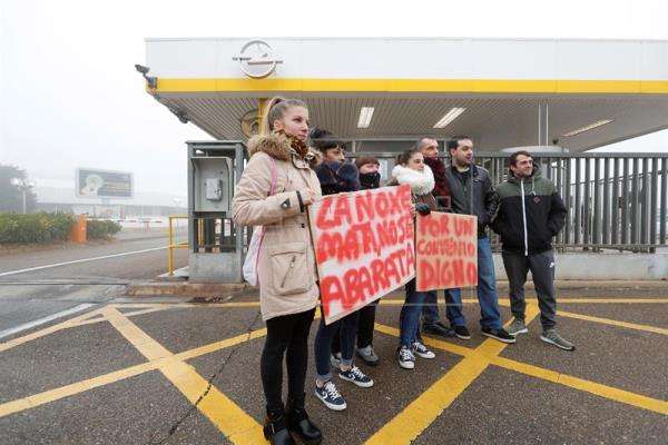 La empresa y el comité de Opel retoman las negociaciones con fecha límite del lunes