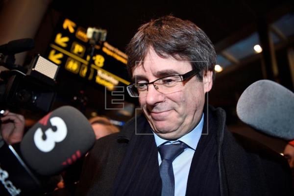 El Constitucional estudia hoy si suspende la investidura de Puigdemont