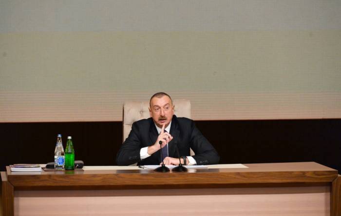 Le président Ilham Aliyev assiste à une conférence à Bakou - PHOTOS