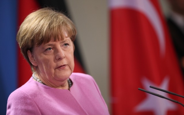 Merkel spricht Russland nach Brandkatastrophe ihr Mitgefühl aus