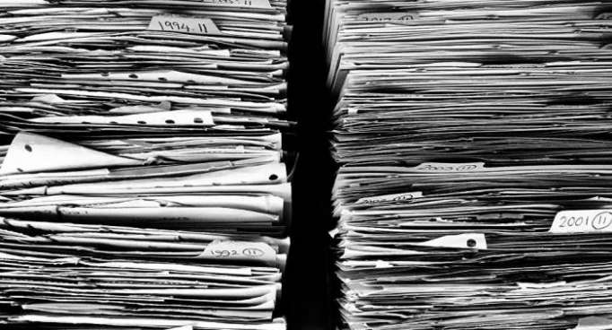 Unos 200 documentos secretos en Australia aparecen en una tienda de muebles usados