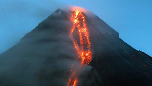 Menace d'éruption imminente du volcan Mayon