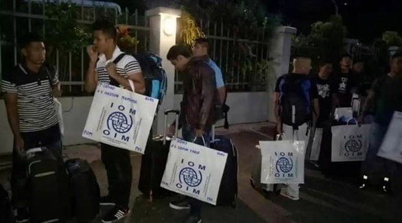 
مجموعة من اللاجئين يغادرون مانوس إلى الولايات المتحدة
