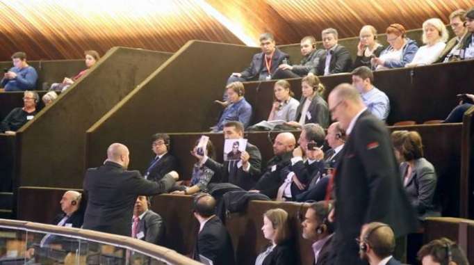 الاحتجاج الصامت ضد سارجسيان في الجمعية البرلمانية لمجلس أوروبا-صور