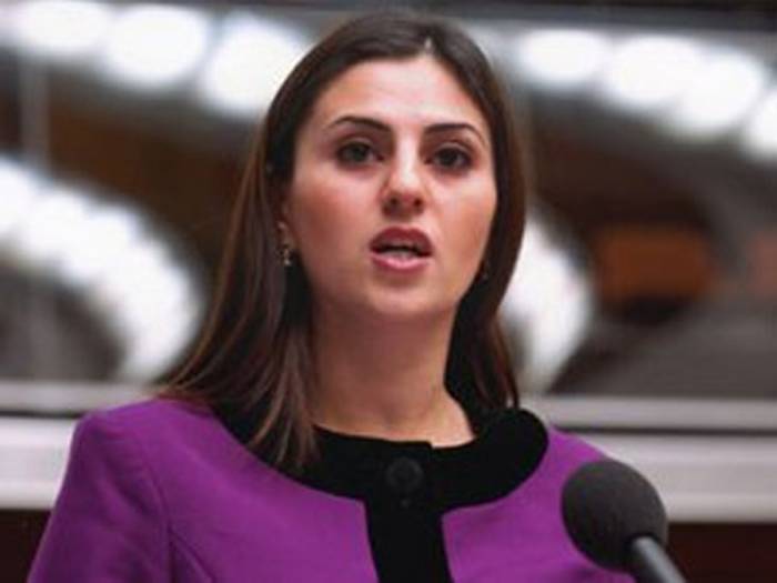 La representante de Azerbaiyán es reelecta como la presidenta del comité