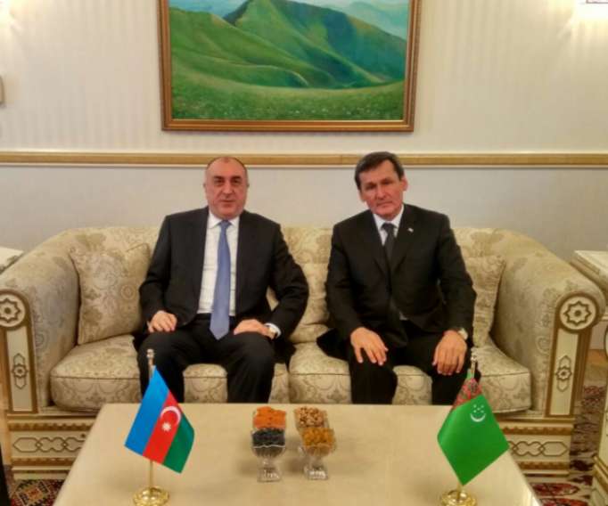 Le ministre azerbaïdjanais des Affaires étrangères rencontre son homologue turkmène