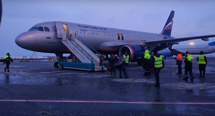 Plane fills with smoke as it catches fire during landing - VIDEO
 