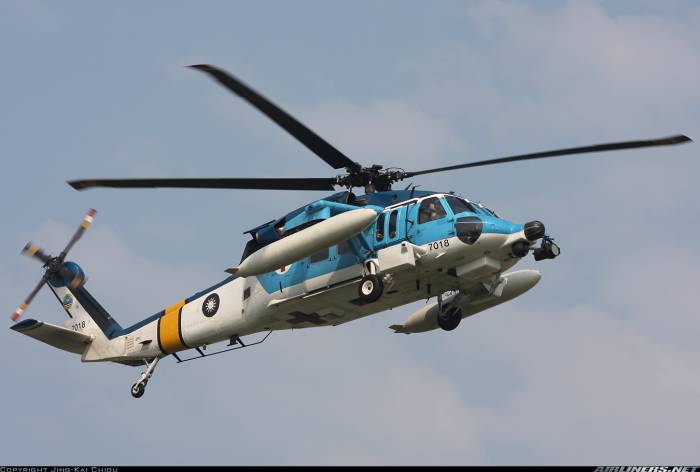 Taiwan military helicopter falls into sea