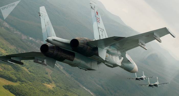 Defensa de Rusia comenta las maniobras del Su-27 ruso y el EP-3 Aries de EEUU