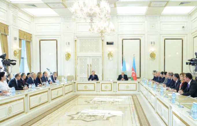 Vorsitzender des aserbaidschanischen Parlaments mit "Ehrenorden" Kasachstans ausgezeichnet