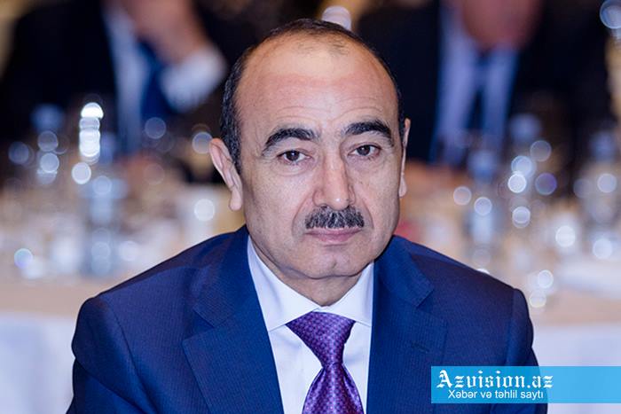 Ali Hasanov comenta la orden relativa a la celebración de elecciones presidenciales extraordinarias en Azerbaiyán