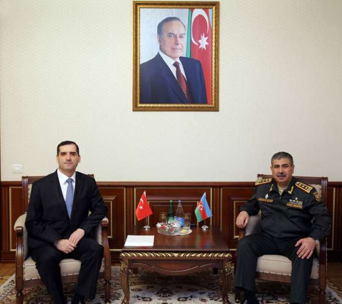 Se aborda la cooperación militar entre Azerbaiyán y Turquía 