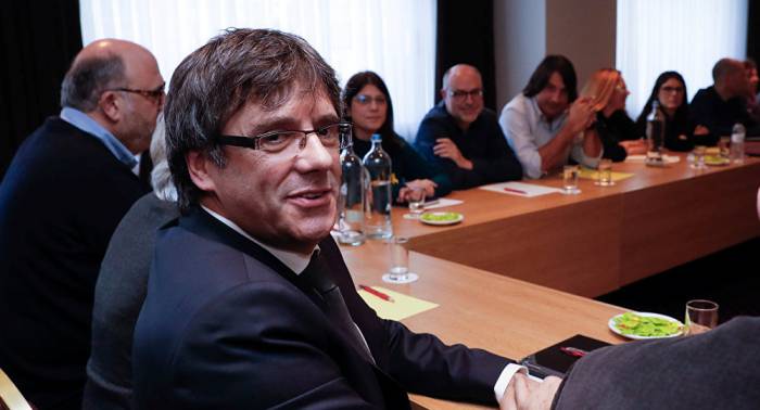 Líder de la oposición: Puigdemont "tendrá que irse a Eurodisney" si quiere ser presidente