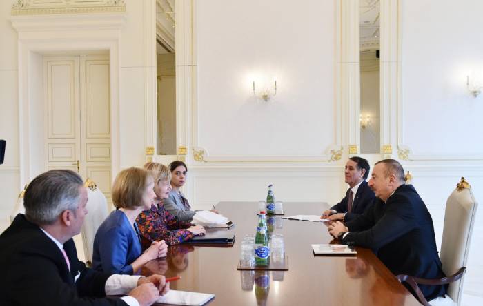 Ilham Aliyev recibe a la enviada comercial del Reino Unido