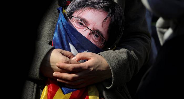 Diputada catalana: Puigdemont es el "presidente legítimo" de Cataluña