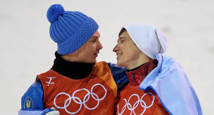 Sport besiegt Politik: Russe und Ukrainer umarmen sich auf dem Siegerpodium – FOTOS