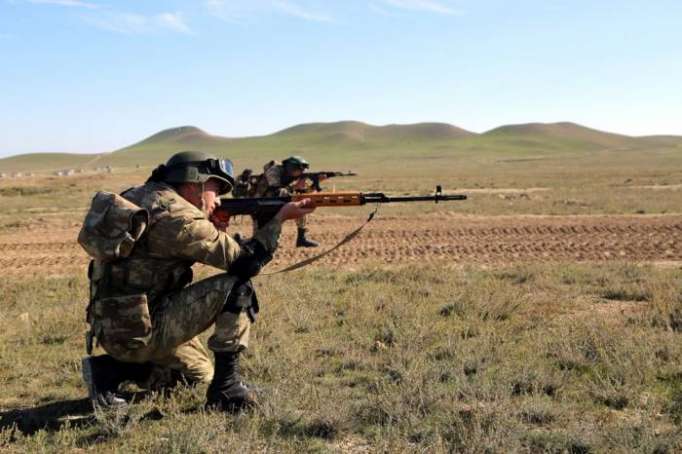 Trotz Waffenruhe schießen armenische Einheiten auf aserbaidschanische Stellungen