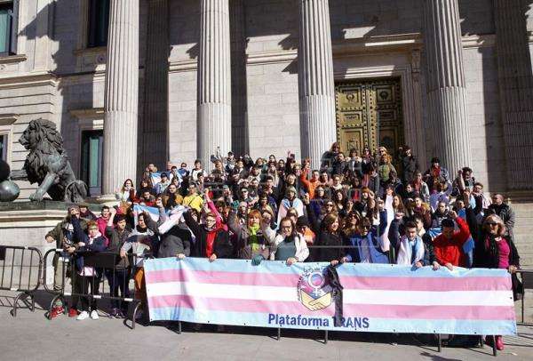 Unidos Podemos pide tratamiento sin permiso paterno a transexuales de 16 años