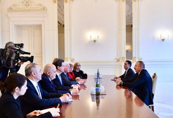 Ilham Aliyev se reúne con el presidente del Comité Judío Estadounidense