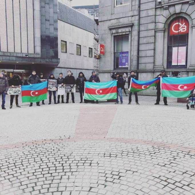 Azerbaijani students hold rally on Khojaly genocide in Scotland 
