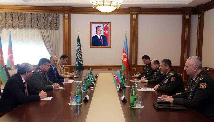 Azerbaiyán y Arabia Saudita discutieron la cooperación militar