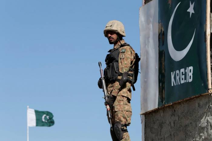 Suicide Bomber Kills at Least 11 at Pakistani Army Base