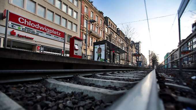 Polizist vor Bahn geschubst und getötet