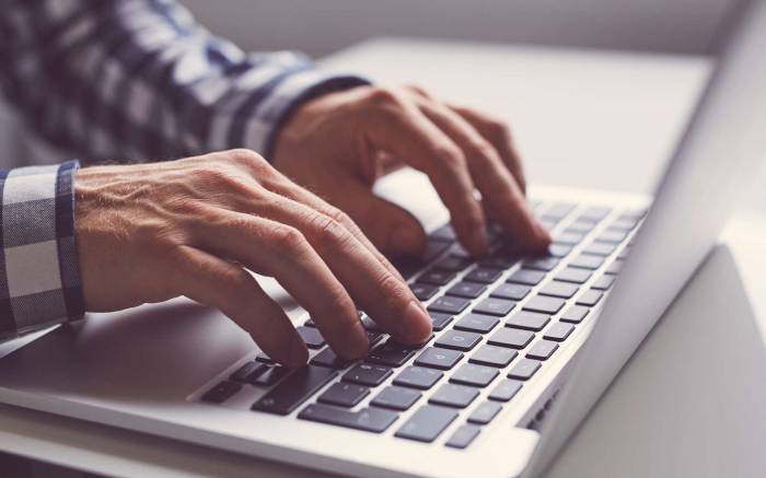 Hommes et femmes tapent différemment sur leur clavier