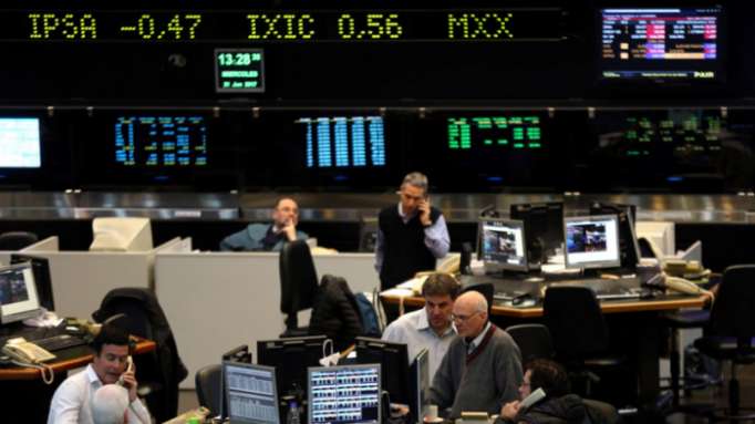 Las bolsas de América Latina cierran con fuertes caídas a la par del Dow Jones