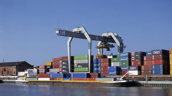 Havarie im Mannheimer Hafen: Schiff droht zu sinken