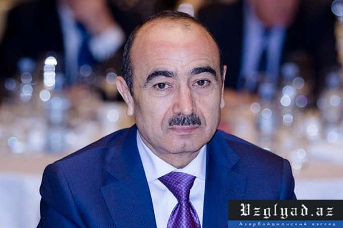 Ali Hasanov: Si no se impiden  a Azerbaiyán durante una semana está capaz de devolver sus territorrios de Karabaj