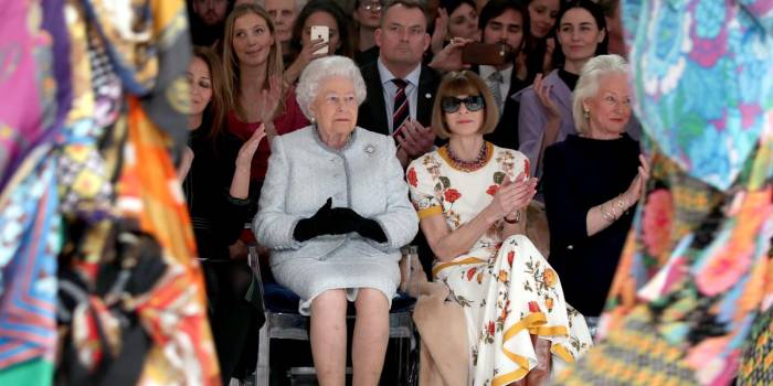 Elisabeth II pour la première fois à la Fashion Week de Londres