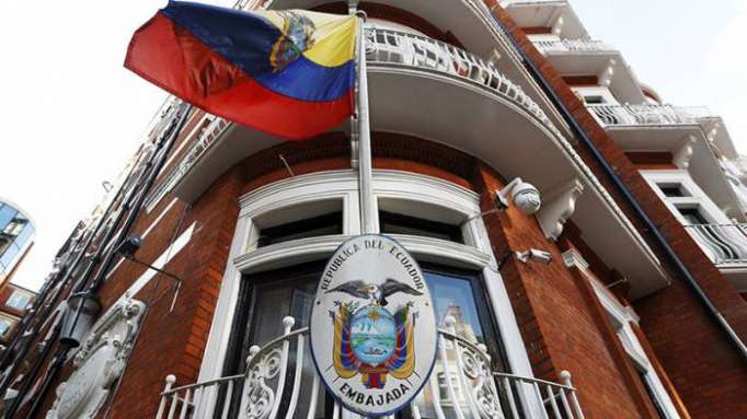 Ecuador admite que no ha podido lograr que se desechen cargos contra Assange en Reino Unido