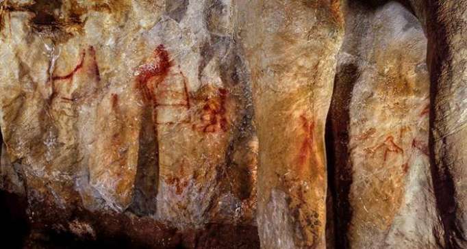 Neanderthals were the first people to decorate their caves 