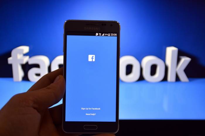 Facebook teste un bouton pour signaler les commentaires "offensants"