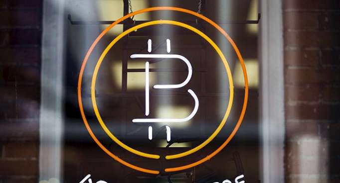 Le bitcoin plonge sous les 6.000 USD, une première depuis novembre