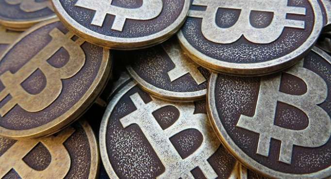 La barre psychologique des 10.000 USD franchie, le bitcoin poursuit sa hausse