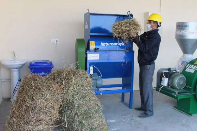 US, Azerbaijan help farmers make affordable animal feed in Zardab
 