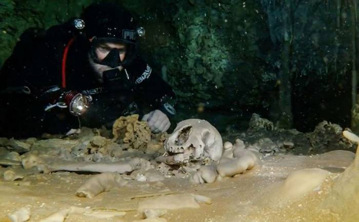 Archaeologists find fossils, Mayan relics in giant underwater cave in Mexico