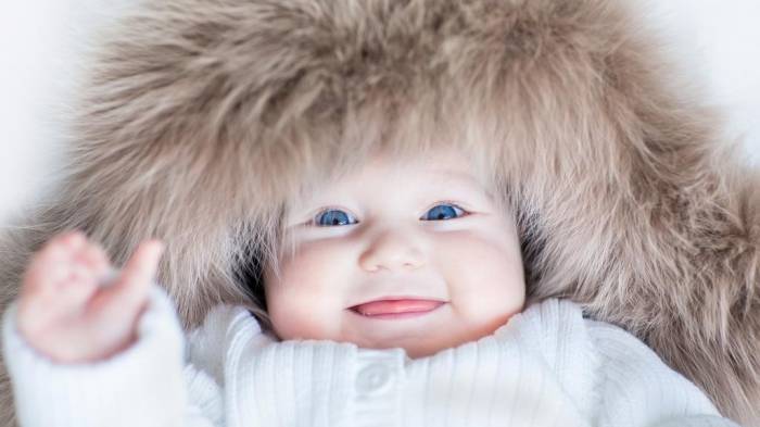 Sortir son bébé quand il fait froid : les 3 règles à respecter