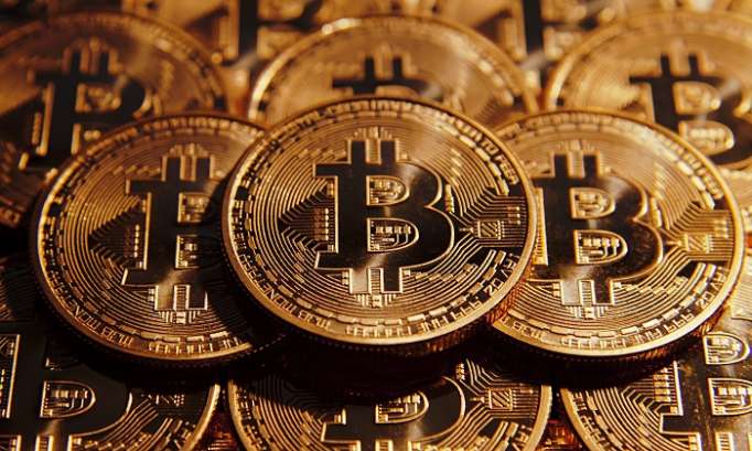 Le bitcoin chute brutalement, la capitalisation du marché des cryptomonnaies en baisse