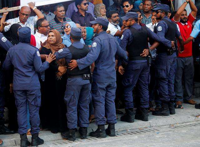 Maldives police arrest 25 after protest demanding leader