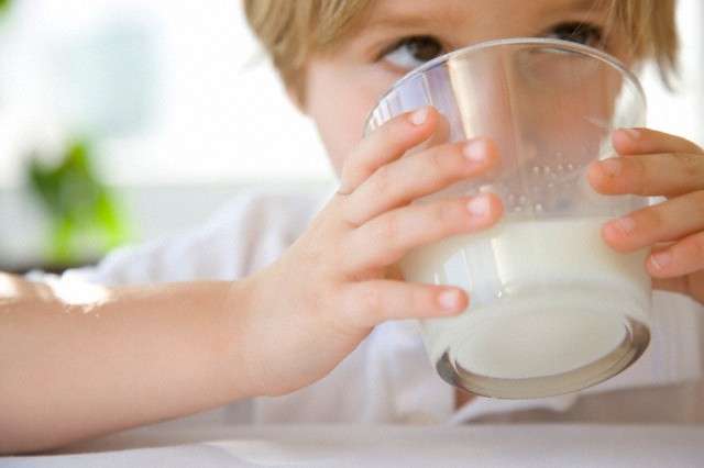  البكتيريا الموجودة في الحليب تعزز التهاب المفاصل الروماتويدي