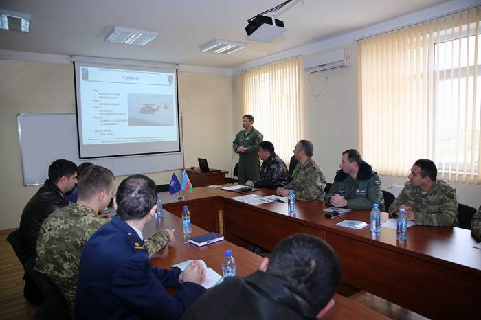 El equipo de entrenamiento de la OTAN está organizando un seminario en Bakú