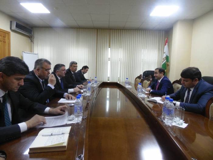 Azerbaijan, Tajikistan discuss cooperation in field of transport