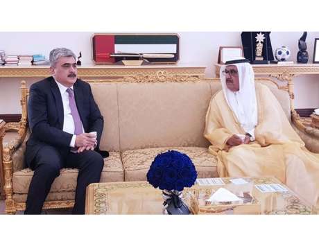 حمدان بن راشد يبحث تعزيز التعاون مع وزير مالية أذربيجان