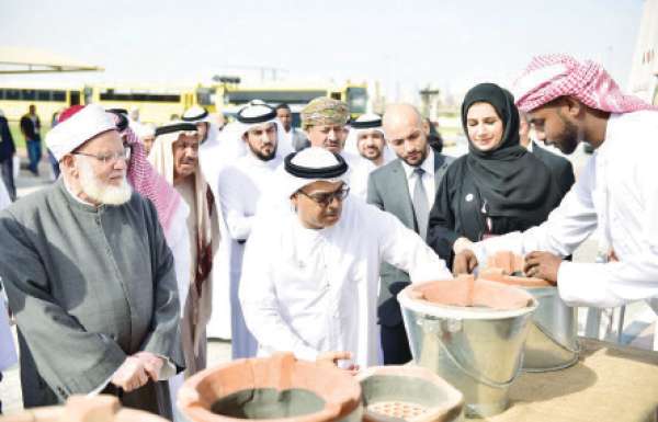 «الشارقة للحرف التقليدية» يروي «حكاية الفخار»