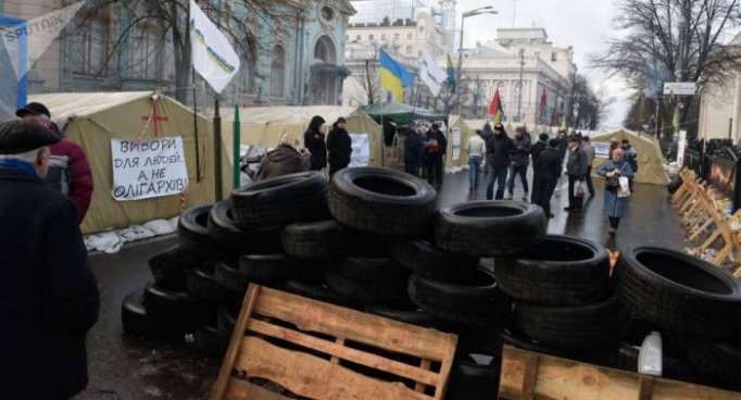 Au moins 10 blessés, 50 arrêtés après des affrontements dans le centre de Kiev
