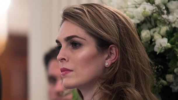 Dimite Hope Hicks, directora de Comunicaciones de Trump